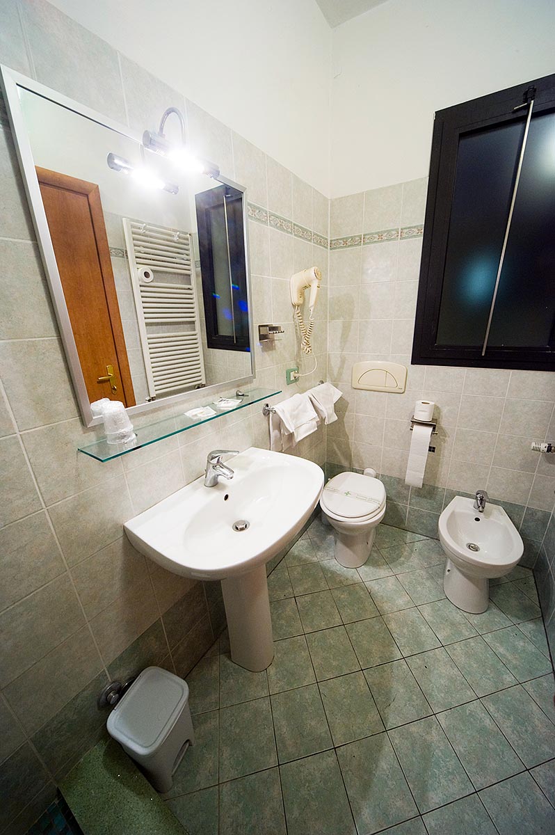 TRATTORIA_LOCANDA_DINO_CAMERA_2_BAGNO